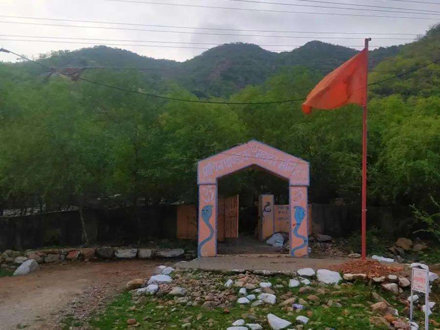 A small hillside temple along a Kos parikrama route near Pushkar